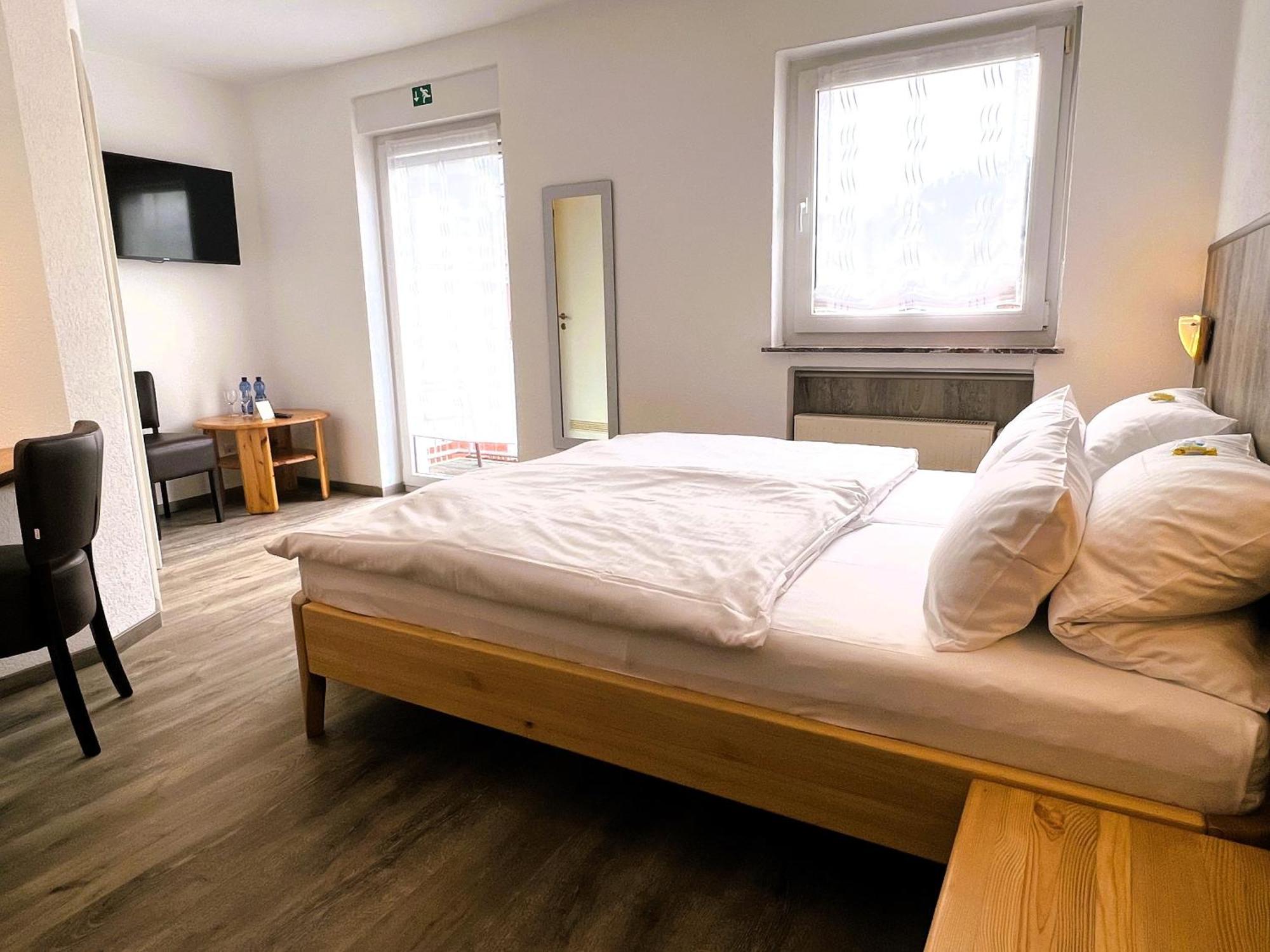 Hotel Orthwein -Kostenfreie Parkplaetze- Colbe Экстерьер фото